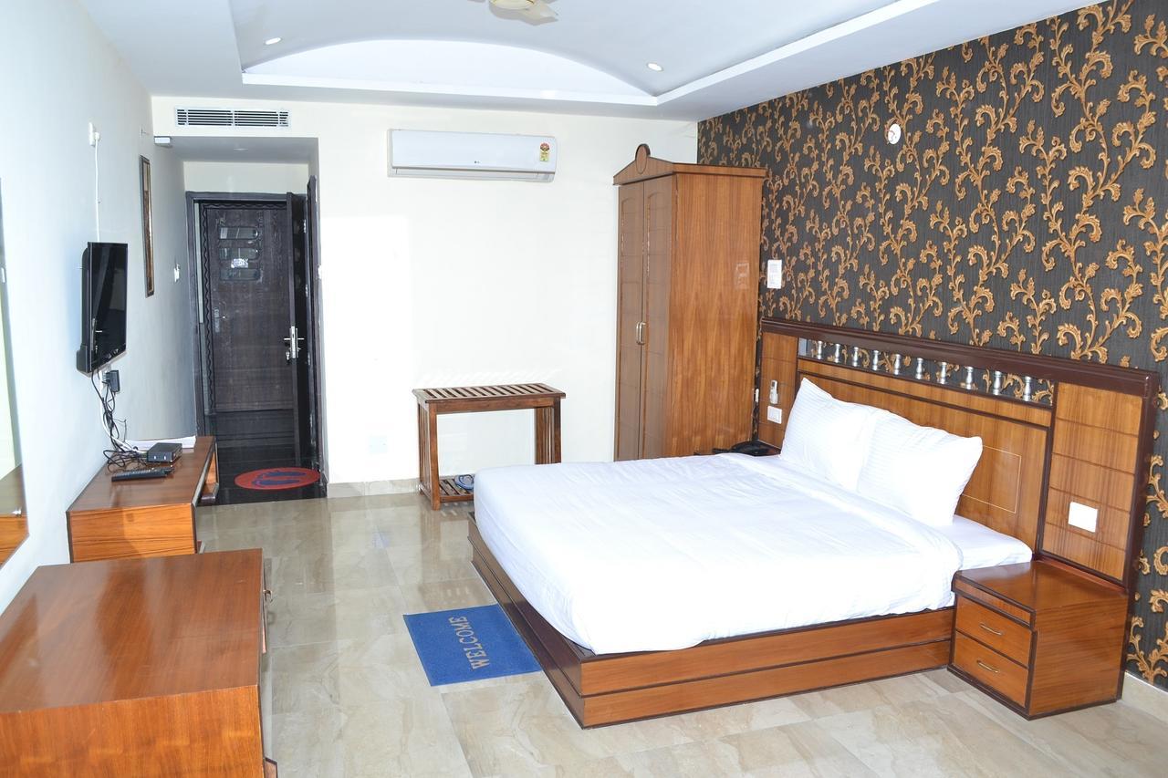 Chopra Residency Hotell Hamirpur Eksteriør bilde