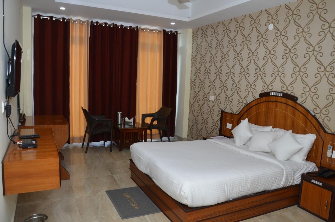 Chopra Residency Hotell Hamirpur Eksteriør bilde